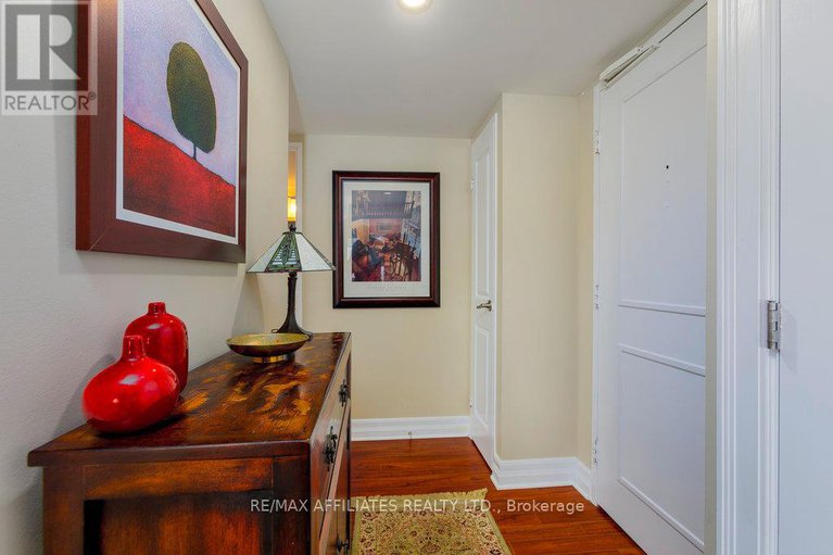 28466299/1705-1195-richmond-road/woodroffe/ottawa/ontario/K2B8E4_3