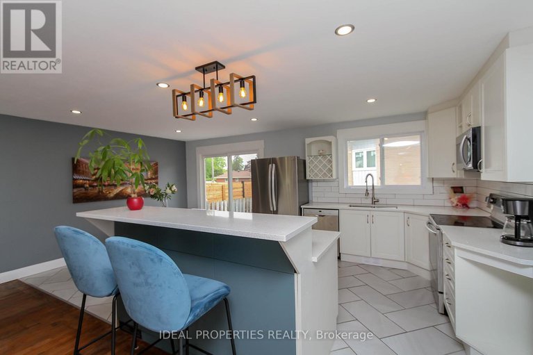 29212818/1326-tara-drive/copeland-park/ottawa/ontario/K2C0S7_13