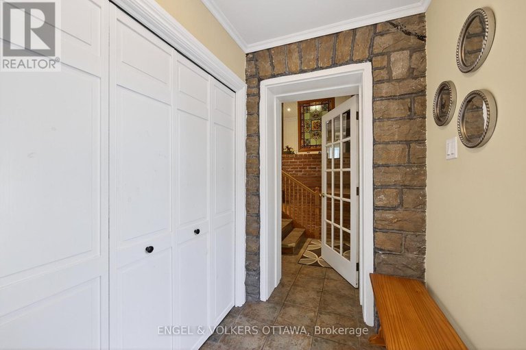 28738761/233-strathburn-street/almonte/mississippi-mills/ontario/K0A1A0_7