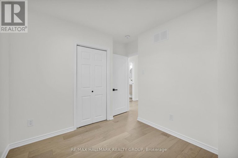 29002319/26-spring-garden-avenue/meadowlandscrestview/ottawa/ontario/K2G3B4_25