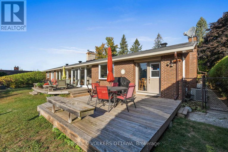 29309031/1304-fairway-drive/manotick-south-to-roger-stevens/ottawa/ontario/K4M1B3_40