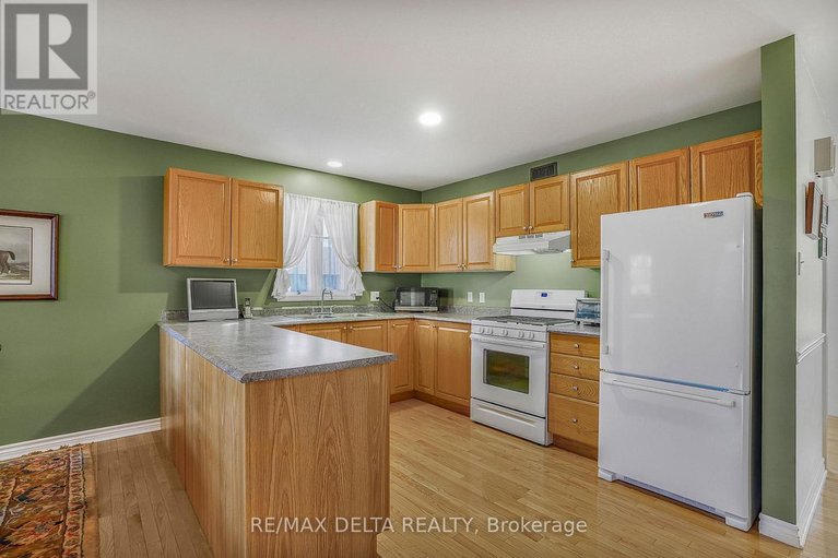 29633176/48-stephens-street/vankleek-hill/champlain/ontario/K0B1R0_10