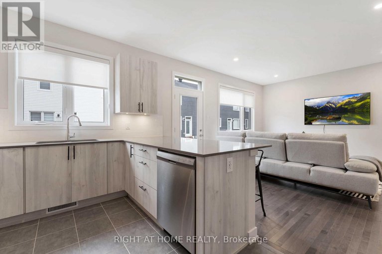 28824525/30-chasing-grove/btwn-franktown-rd-fallowfield-rd/ottawa/ontario/K0A2Z0_13