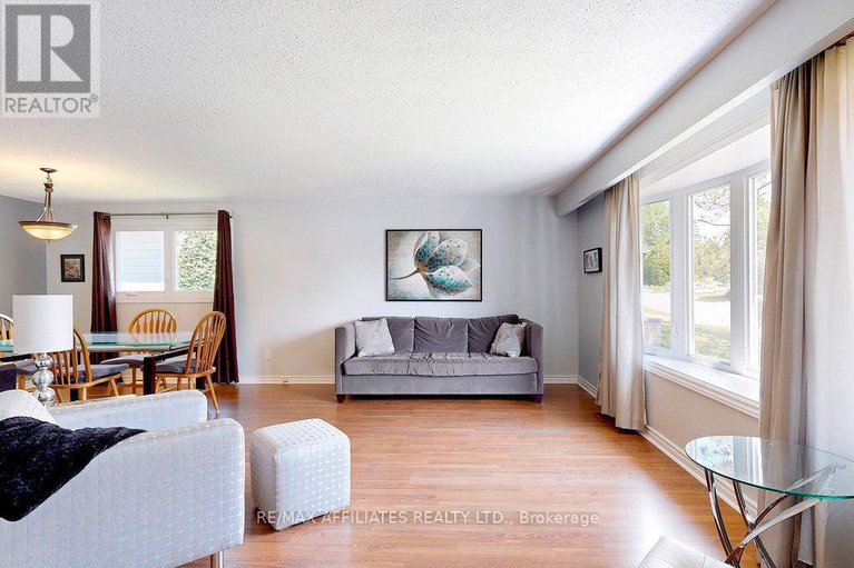 28586266/22-red-maple-crescent/blackburn-hamlet/ottawa/ontario/K1B3Z4_6