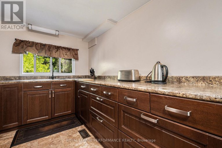 28244627/3383-champlain-street/clarencerockland-twp/clarence-rockland/ontario/K0A1E0_15