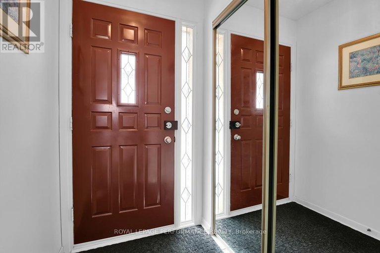 29450823/9-kilmory-crescent/borden-farmstewart-farmcarleton-heightsparkwood-hills/ottawa/ontario/K2E6M9_5