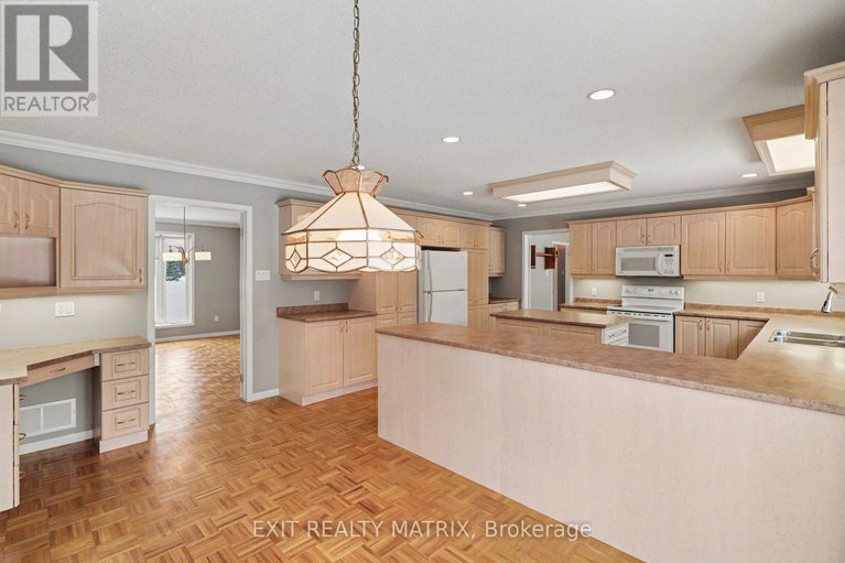 29553238/8329-rodney-farm-drive/osgoode-twp-north-of-reg-rd-6/ottawa/ontario/K0A2P0_13