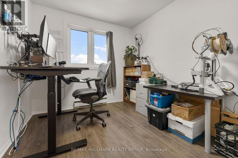 29181366/1314-cedarcroft-crescent/pineview/ottawa/ontario/K1B5C7_21