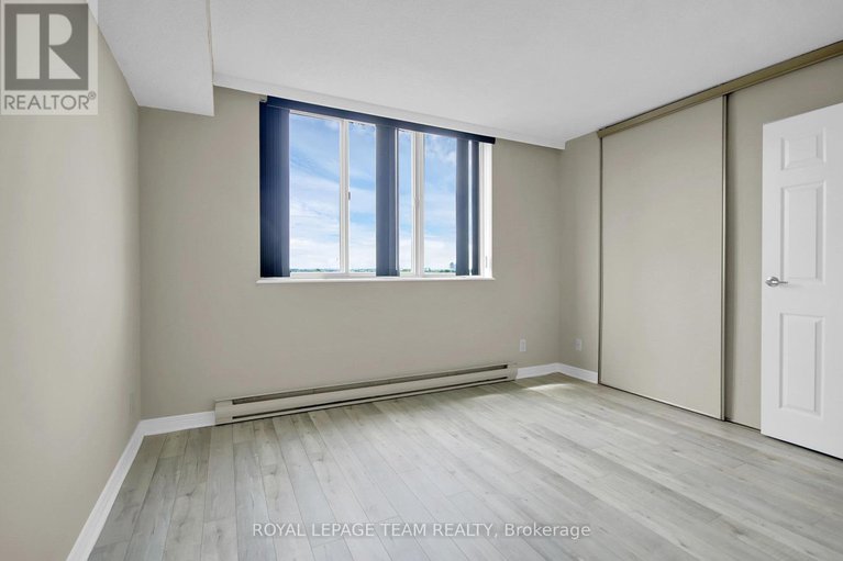 28815929/804-100-grant-carman-drive/borden-farmstewart-farmcarleton-heightsparkwood-hills/ottawa/ontario/K2E8B8_24