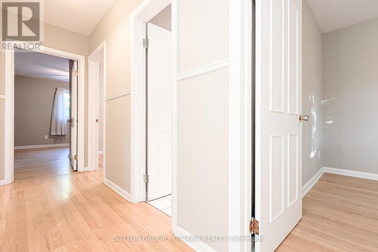 28861066/866-claude-street/castle-heightsrideau-high/ottawa/ontario/K1K2S6_15