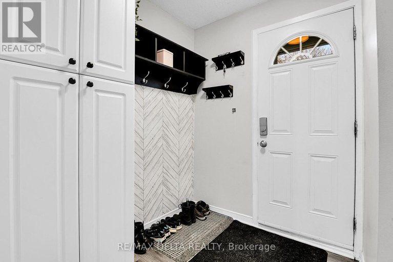 28589388/108-1348-bakker-court/convent-glen-south/ottawa/ontario/K1C2K4_12