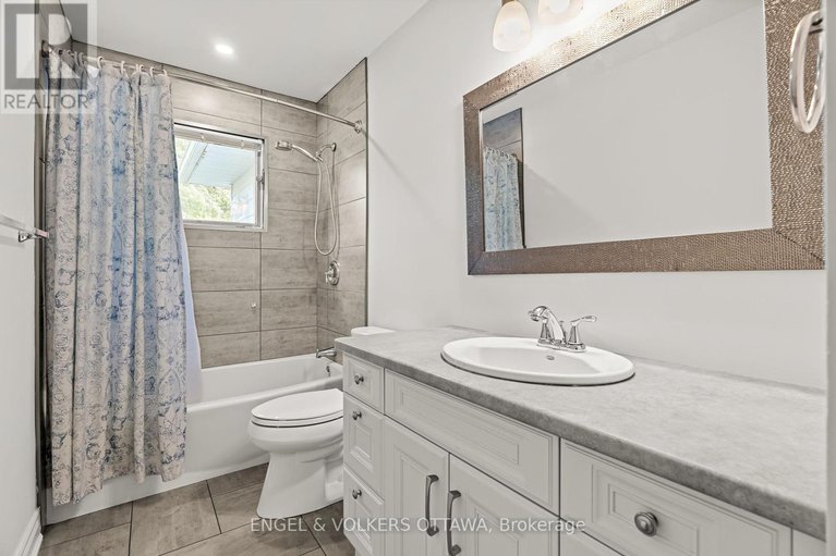 28479228/20-assiniboine-drive/borden-farmstewart-farmcarleton-heightsparkwood-hills/ottawa/ontario/K2E5R7_20