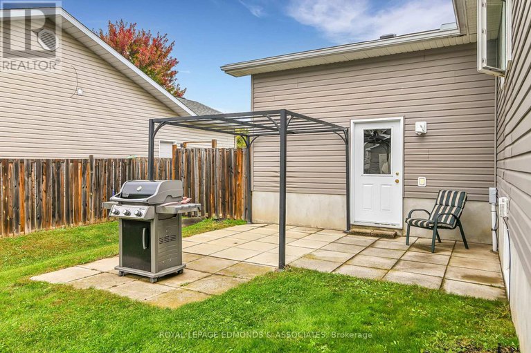 28381416/91-haramis-drive/renfrew/renfrew/ontario/K7V4M4_34