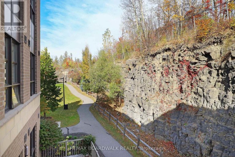 29634431/202-230-titanium-private-e/convent-glen-north/ottawa/ontario/K1C0C1_36