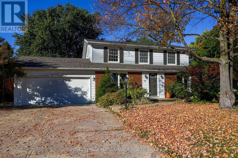 28946189/82-queensline-drive/bruce-farmgraham-parkqualicumbellands/ottawa/ontario/K2H7J5_1
