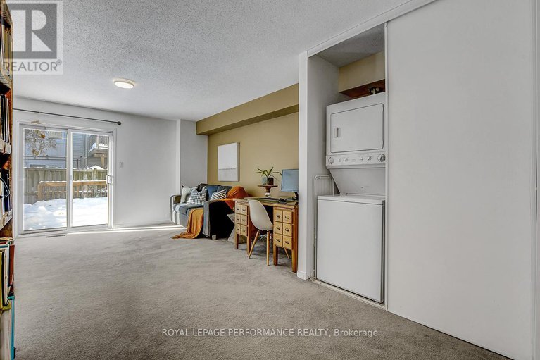 29329545/95-manhattan-crescent/central-park/ottawa/ontario/K2C4B7_40