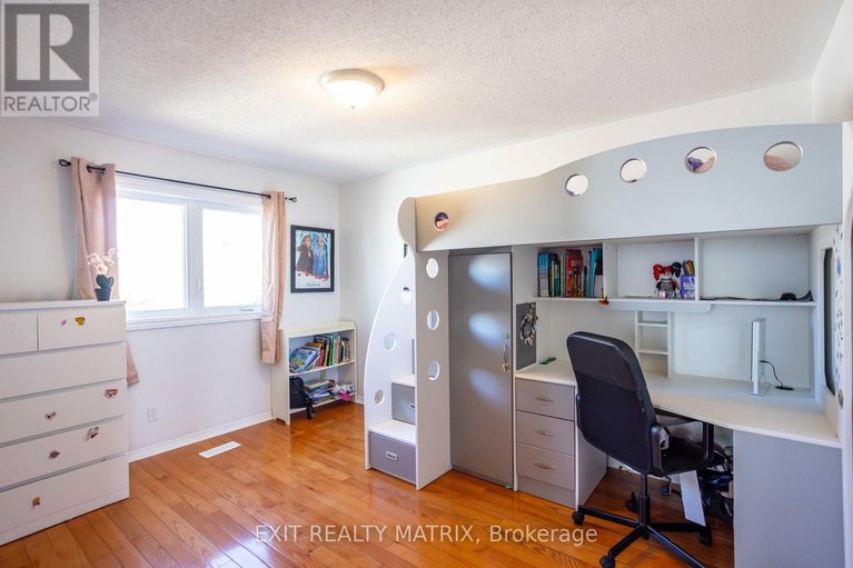 29648463/1458-shawinigan-street/fallingbrookridgemount/ottawa/ontario/K4A2N2_31