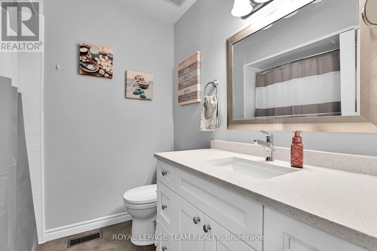 28179012/1728-smithers-crescent/chateauneuf/ottawa/ontario/K1C4X2_18