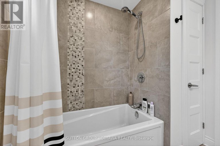 29128256/25-southpark-drive/blackburn-hamlet/ottawa/ontario/K1B3B8_29