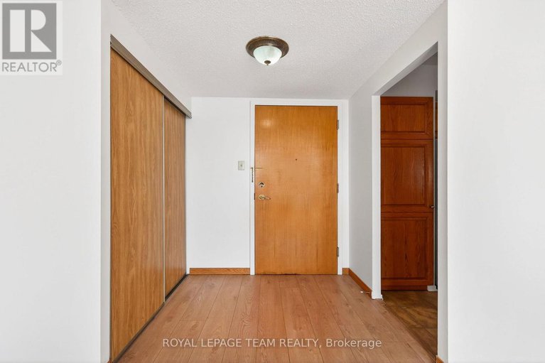 29312741/1506-2760-carousel-crescent/emerald-woodssawmill-creek/ottawa/ontario/K1T2N4_3