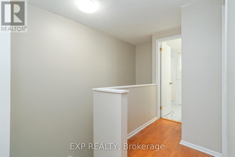 29105689/a-3915-old-richmond-road/arbeatha-park/ottawa/ontario/K2H8T9_14