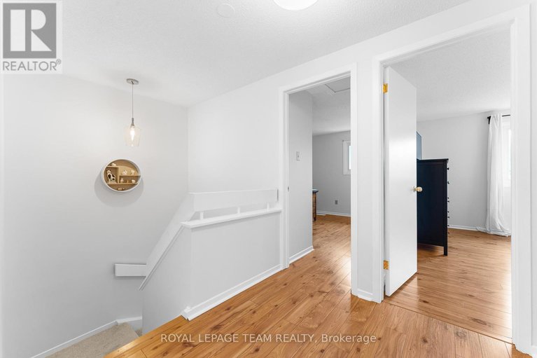 28234836/107-melanie-crescent/glencairnhazeldean/ottawa/ontario/K2L2E4_33