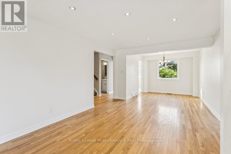 29029573/6-gillespie-crescent/hunt-club-woods/ottawa/ontario/K1V9X8_16