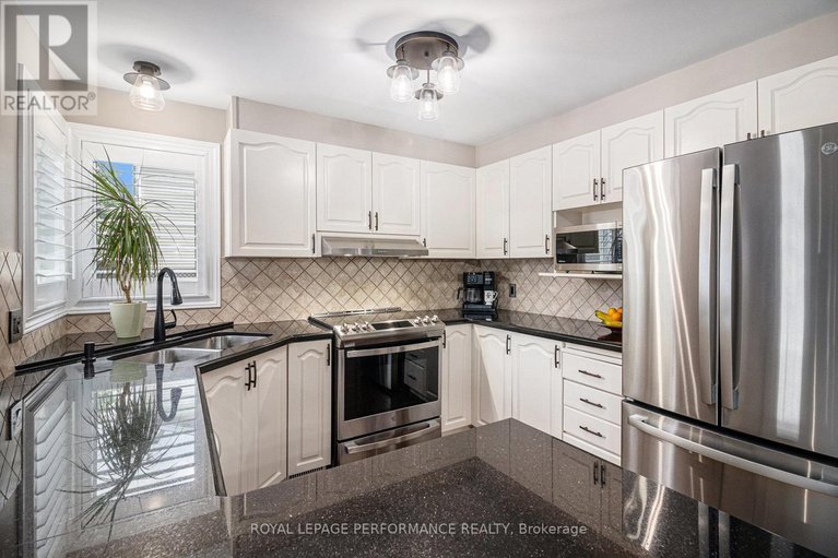 29629038/653-thicket-way/fallingbrookgardenway-south/ottawa/ontario/K4A3A7_15