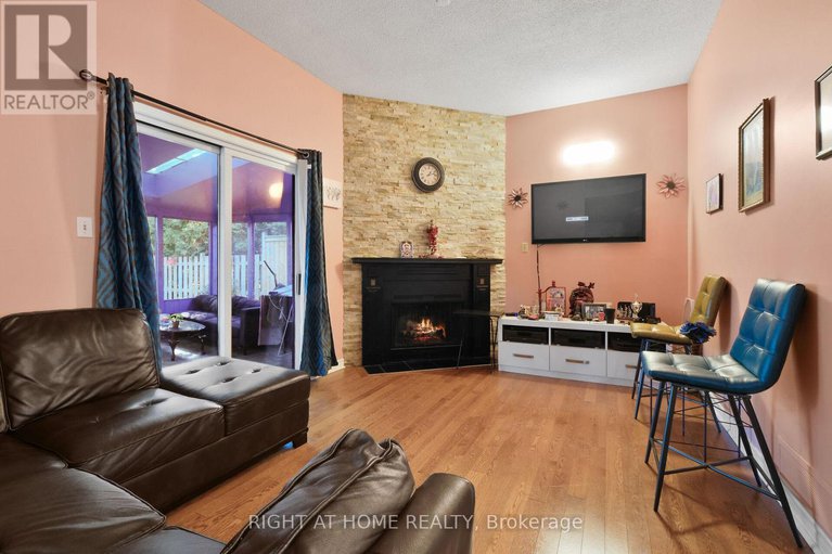 28221078/6104-vineyard-drive/convent-glen/ottawa/ontario/K1C2K2_20
