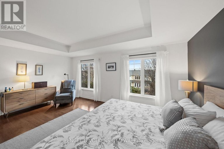 29623867/566-erinwoods-circle/stonebridge/ottawa/ontario/K2J5M8_23