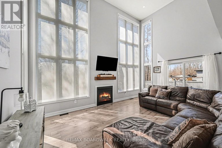 29647826/160-hybrid-street/embrun/russell/ontario/K0A1W0_13