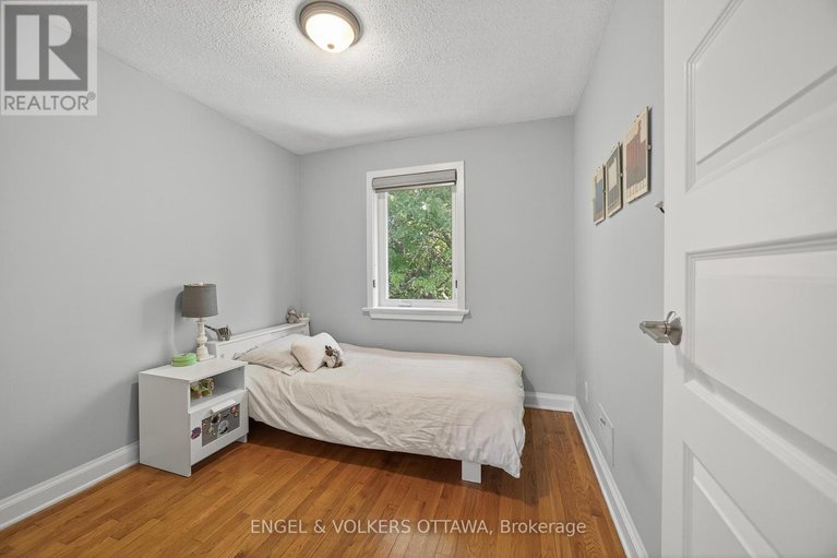28835292/557-roosevelt-avenue/mckellarhighland/ottawa/ontario/K2A2A2_24
