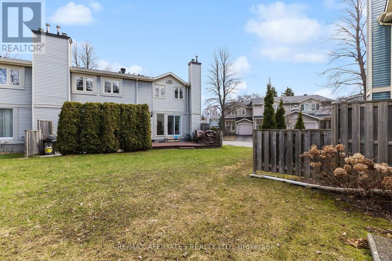 28333115/75-saxton-private/redwood-park/ottawa/ontario/K2H9P3_23