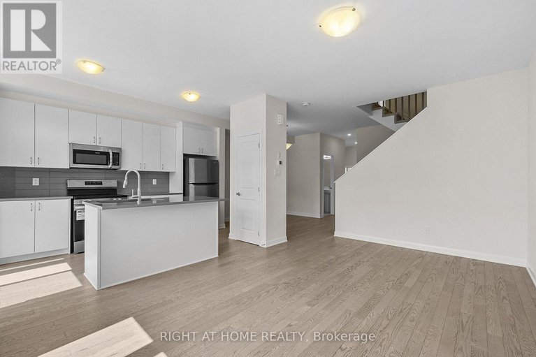 28565193/958-athenry-court/half-moon-bay/ottawa/ontario/K2J7E1_16