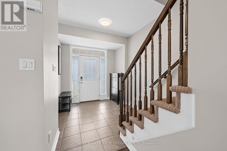 29655713/2176-sunset-cove-circle/half-moon-bay/ottawa/ontario/K2J0T9_4