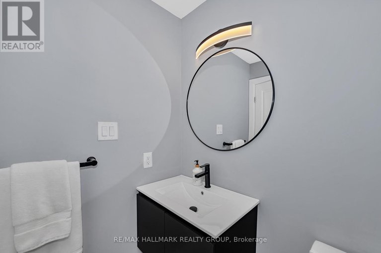 28595507/137-stedman-street/blossom-parkkemp-parkfindlay-creek/ottawa/ontario/K1T0B4_28