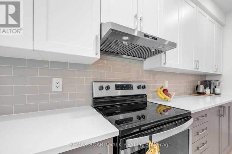 29379642/302-haliburton-heights/emerald-meadowstrailwest/ottawa/ontario/K2S1S3_23