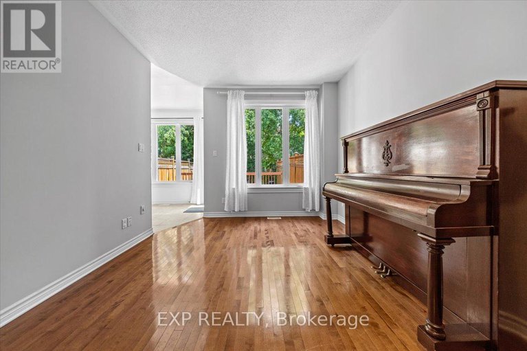 28513335/264-bradwell-way/blossom-parkkemp-parkfindlay-creek/ottawa/ontario/K1T4J2_11