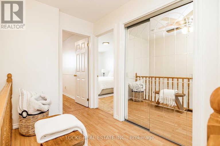 29239640/22-550-straby-avenue/overbrookcastle-heights/ottawa/ontario/K1K1H1_22