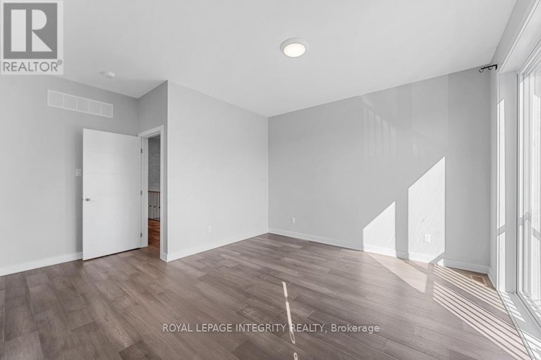 28970787/a-875-contour-street/mer-bleuebradley-estatesanderson-park/ottawa/ontario/K1W0G6_21