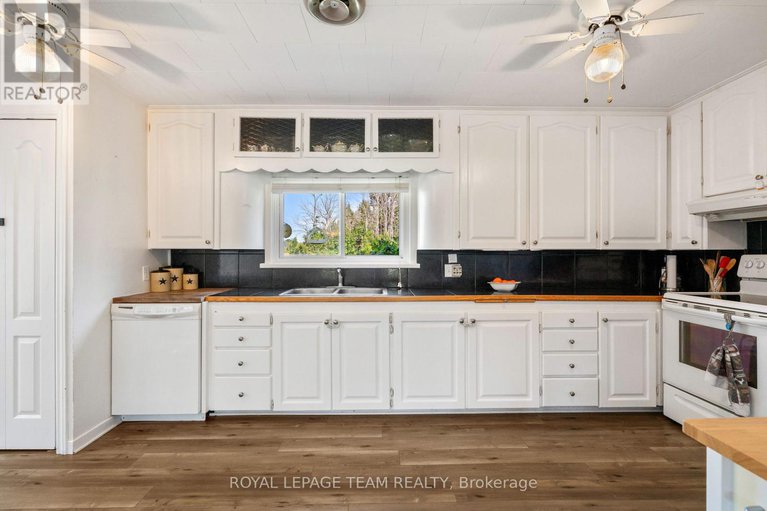 28652632/12135-county-road-2-road/south-dundas-williamsburgh-twp/south-dundas/ontario/K0C1X0_16