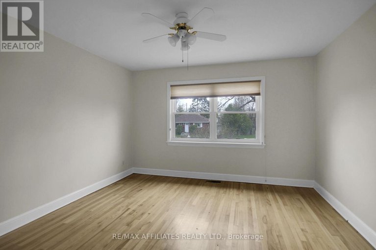 28329411/312-mountbatten-avenue/alta-vistafaircrest-heights/ottawa/ontario/K1H5W3_16