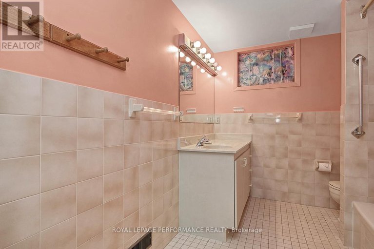 29403056/540-alesther-street/overbrookcastle-heights/ottawa/ontario/K1K1J3_37