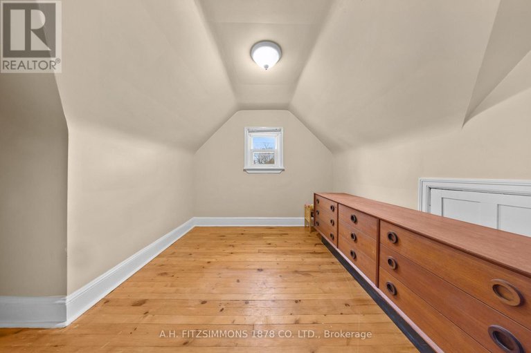 29600890/564-tweedsmuir-avenue/westborohampton-park/ottawa/ontario/K1Z5P2_22