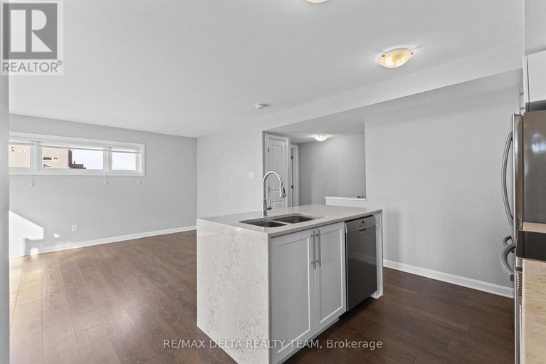 29442240/a-706-amberwing-private/avalon-west/ottawa/ontario/K4A5H5_15