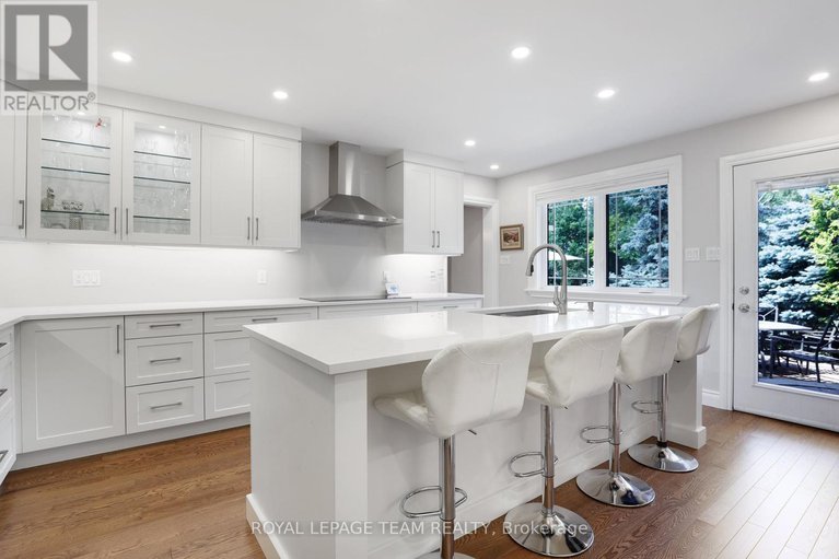 28584600/1939-wembley-avenue/carlingwood/ottawa/ontario/K2A1A8_16