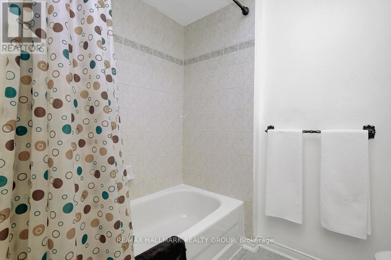 28411639/6-stonepointe-avenue/barrhaven-east/ottawa/ontario/K2G6G3_40