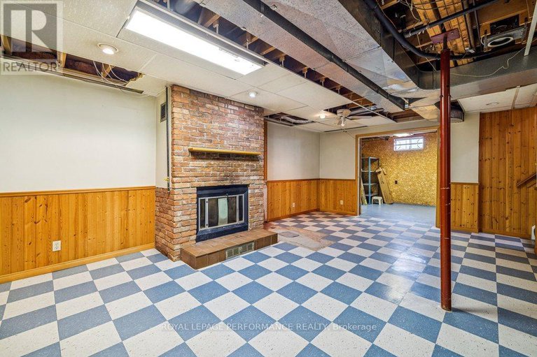 29377761/348-amiens-street/bilberry-creekqueenswood-heights/ottawa/ontario/K1E1N9_35