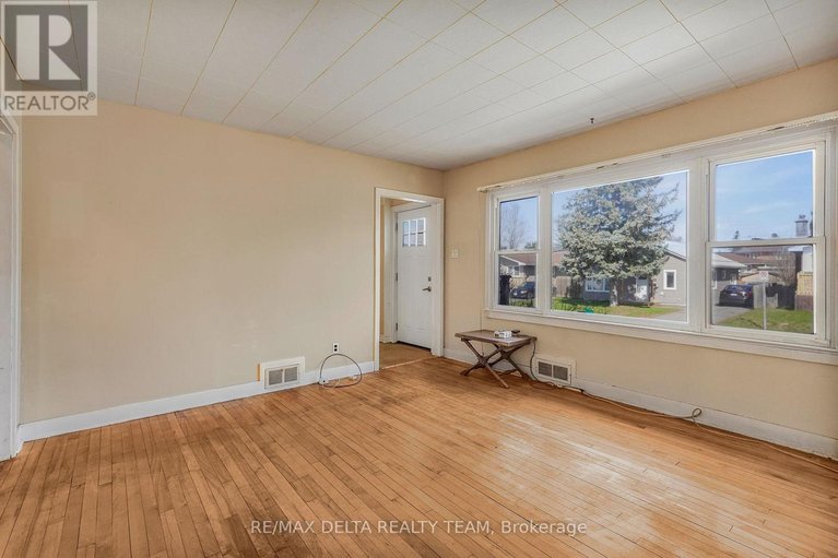 29645620/1242-vancouver-avenue/ellwood/ottawa/ontario/K1V6V3_6