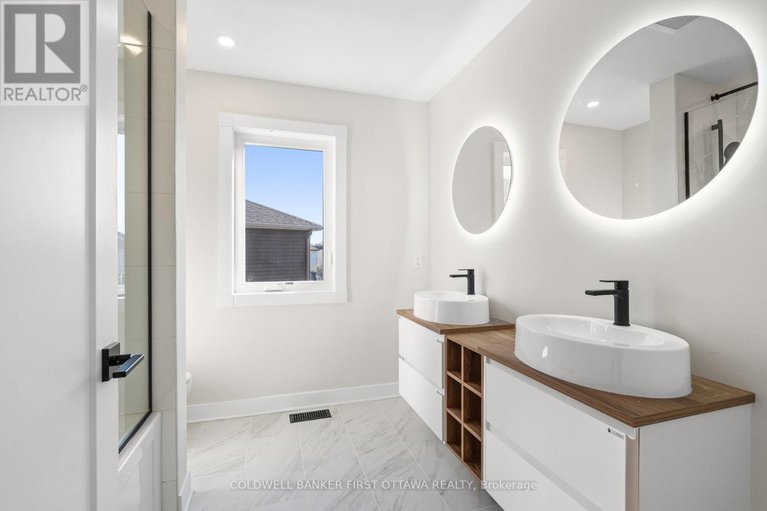 28450244/279-enclave-walk/mer-bleuebradley-estatesanderson-park/ottawa/ontario/K1W0J5_35